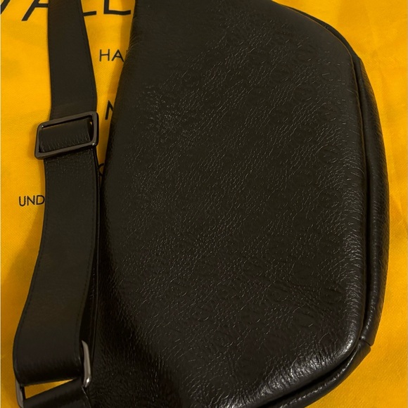 Mario Valentino Men’s bag W/ Adjustable Strap - Picture 5 of 7